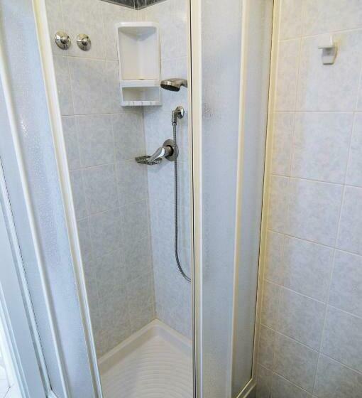 اتاق استاندارد با بالکن, Adele