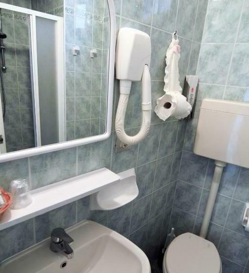 اتاق استاندارد با بالکن, Adele