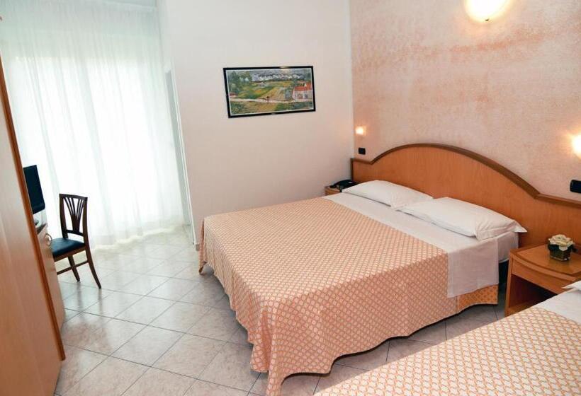 اتاق استاندارد سه تخته با بالکن, Adele