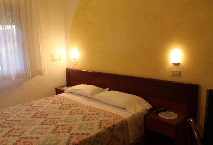 اتاق اکونومی, Adele