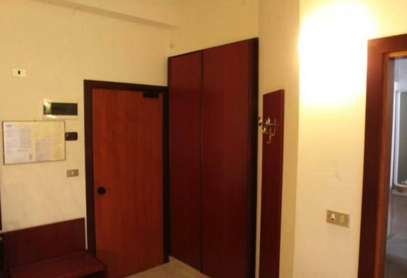 اتاق اکونومی, Adele