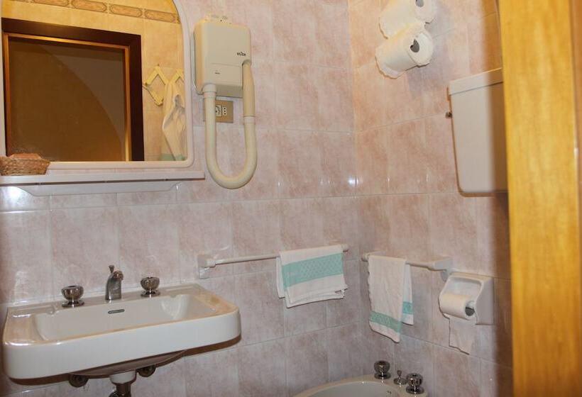 اتاق استاندارد یک نفره, Adele