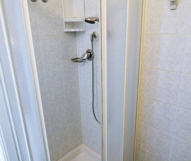 اتاق استاندارد سه تخته با بالکن, Adele