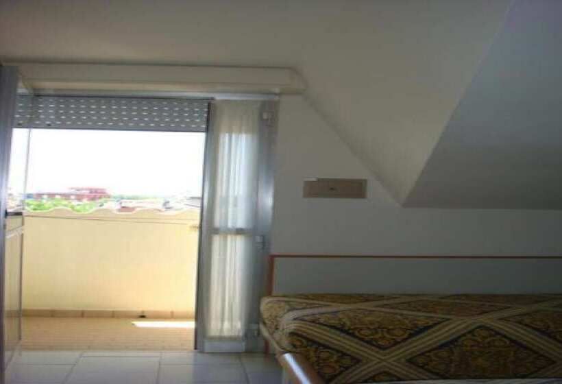 اتاق استاندارد با بالکن, Adele