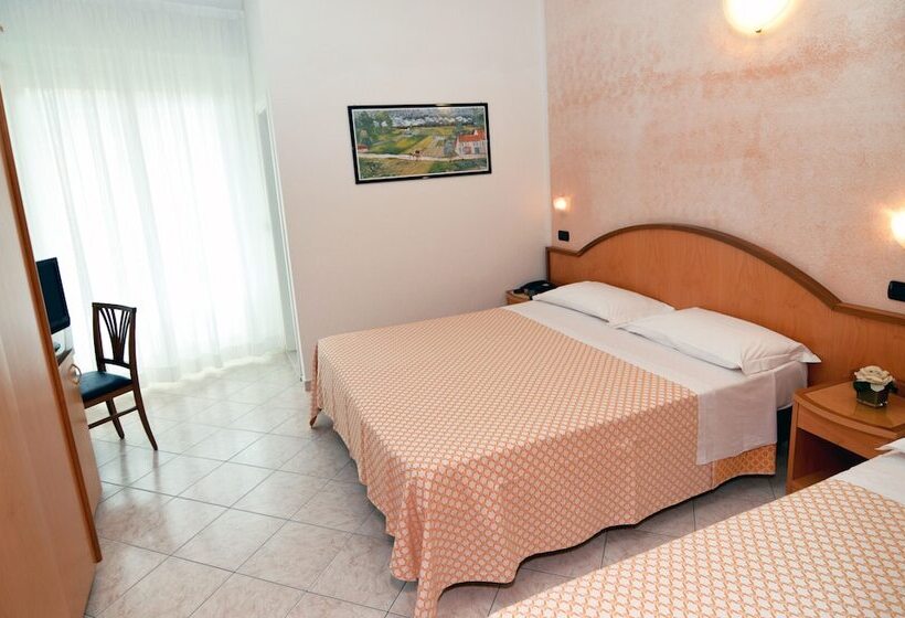 اتاق استاندارد چهارنفره با بالکن, Adele