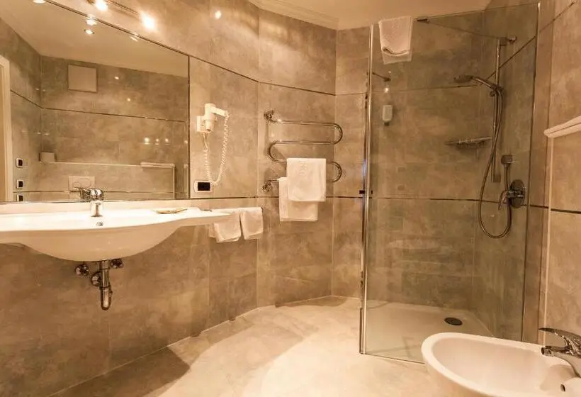 Standard Kolmen Hengen Huone, Garni Villa Park