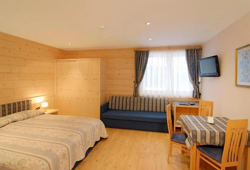 Standard Kolmen Hengen Huone, Garni Villa Park