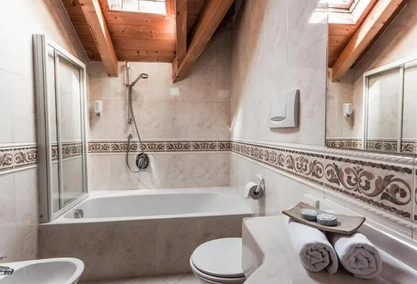 Standard Kolmen Hengen Huone, Garni Villa Park