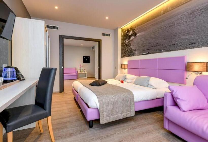 Suite with lake view, La Fiorita