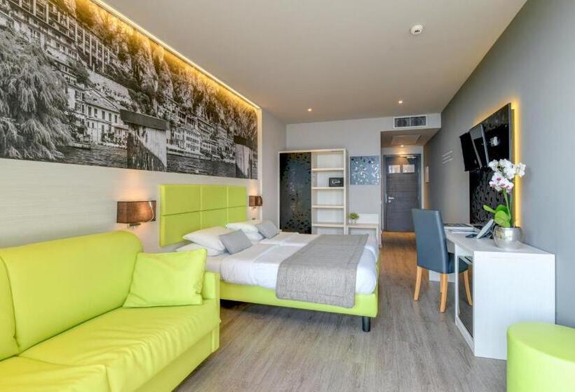 Comfort room with lake view, La Fiorita