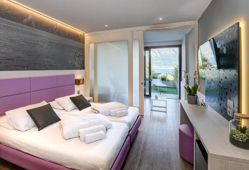 带河湖景观的轻年套房, La Fiorita