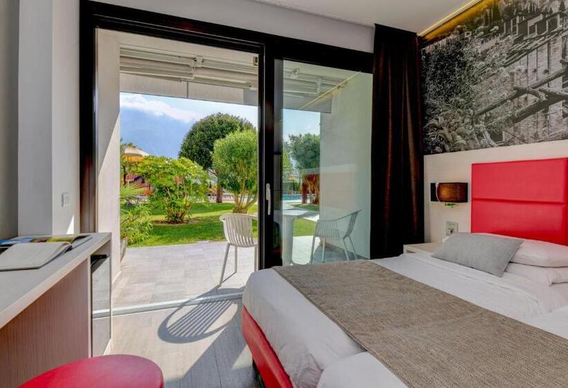 标准间带游泳池, La Fiorita