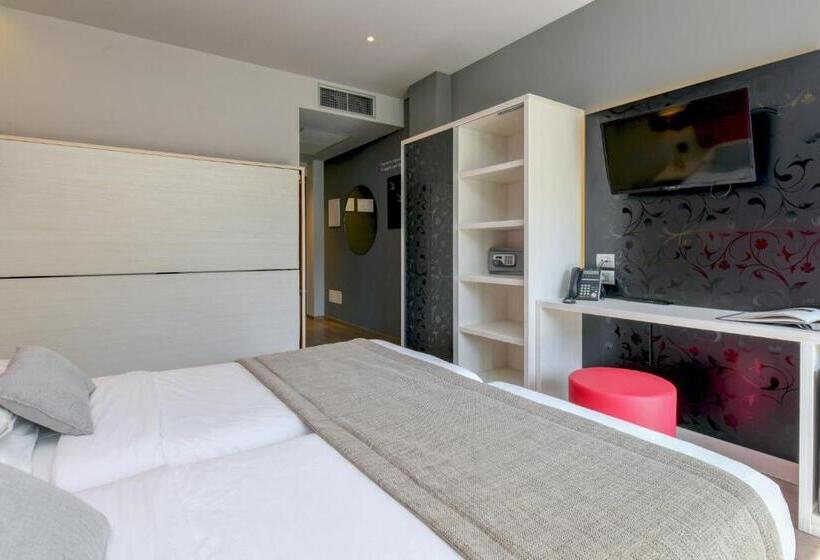 标准间带游泳池, La Fiorita