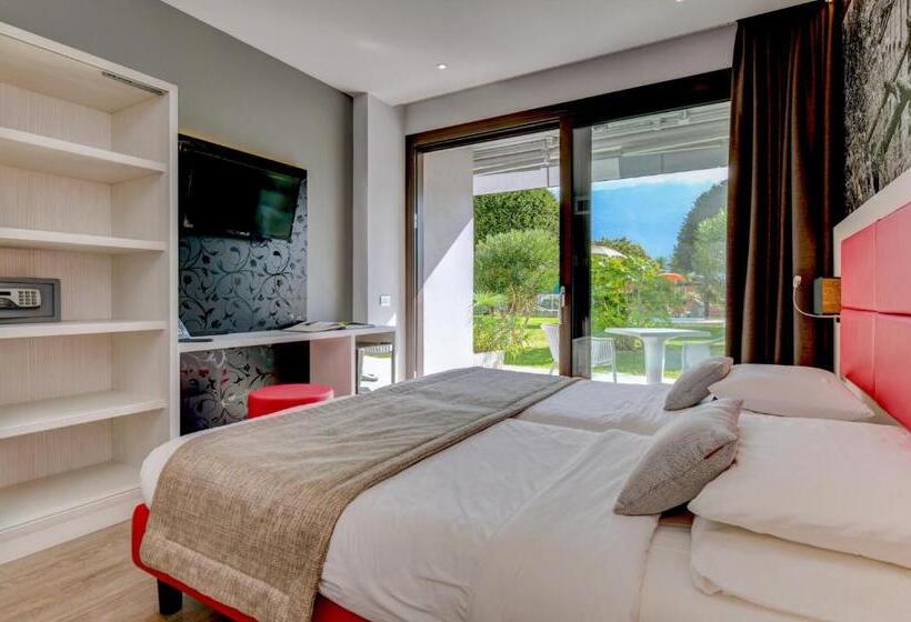 标准间带游泳池, La Fiorita