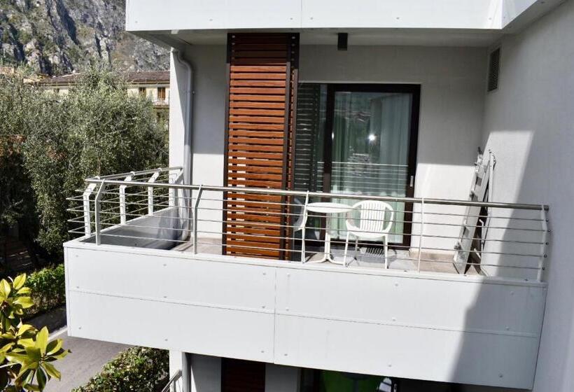 基本间, La Fiorita