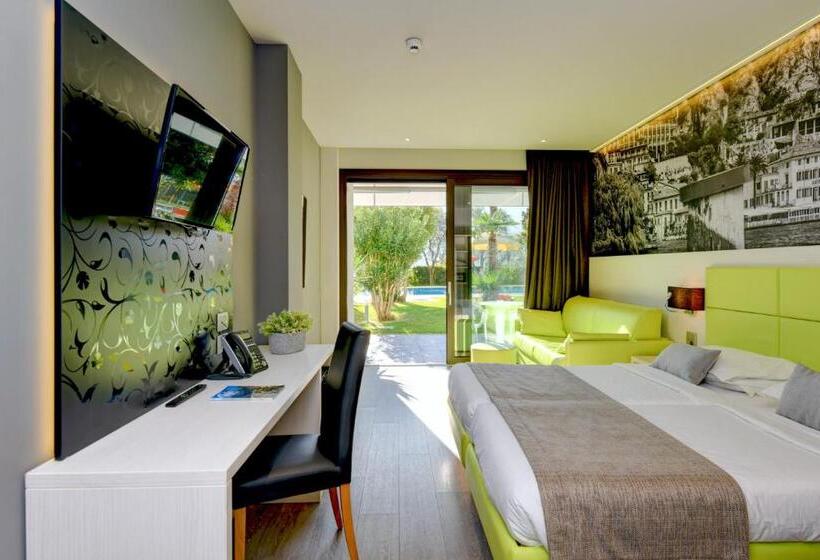 舒适房间带泳池景, La Fiorita