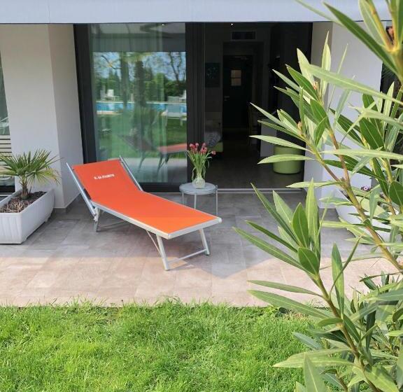 舒适房间带泳池景, La Fiorita