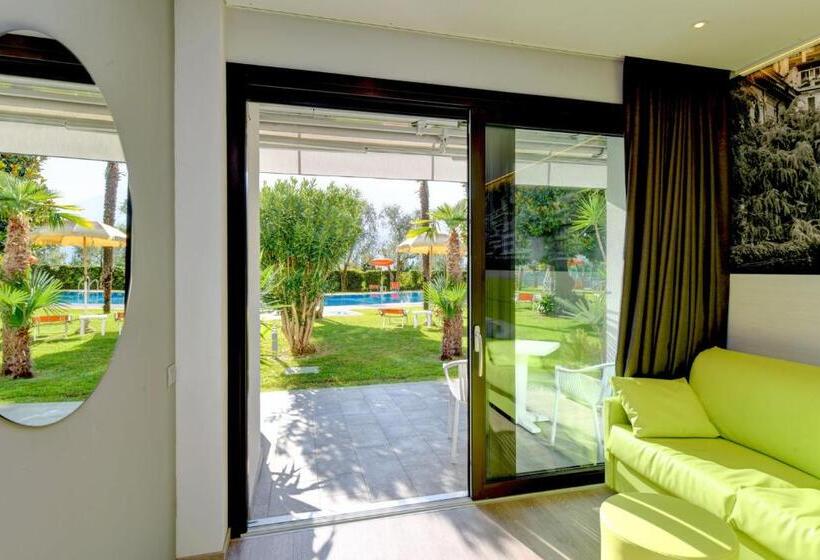 舒适房间带泳池景, La Fiorita