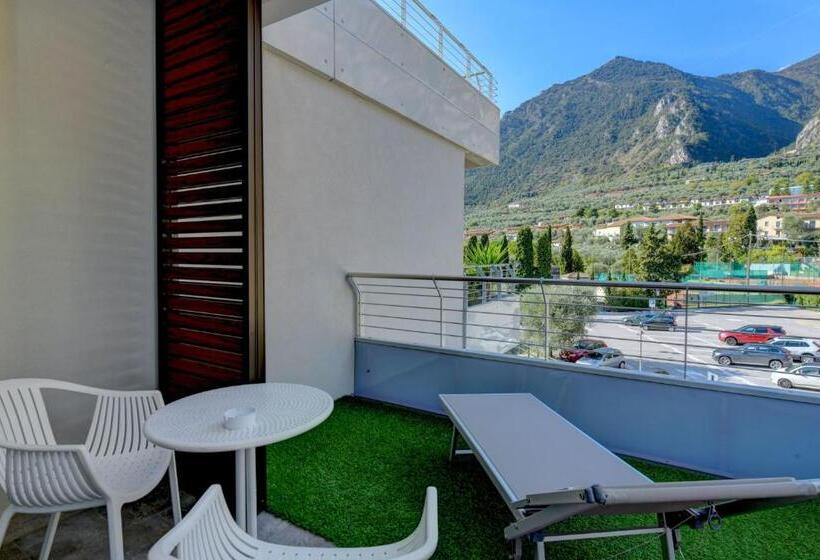 经济房, La Fiorita