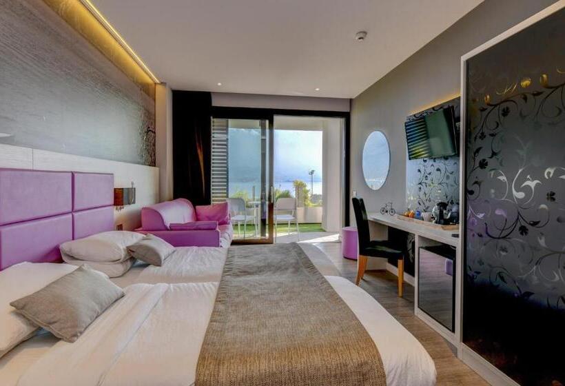 Suite with lake view, La Fiorita