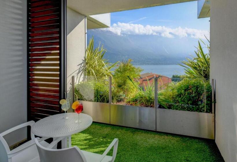 Comfort room with lake view, La Fiorita