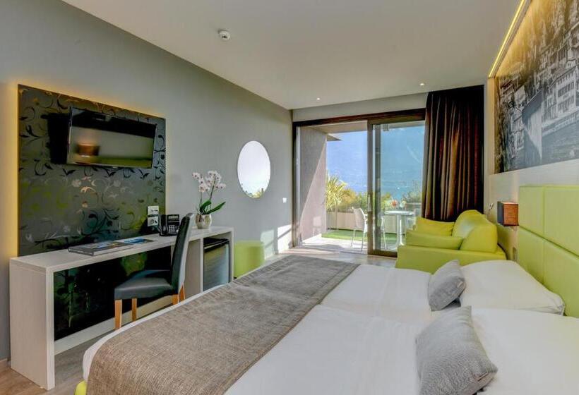 Comfort room with lake view, La Fiorita