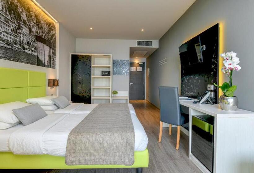 Comfort room with lake view, La Fiorita