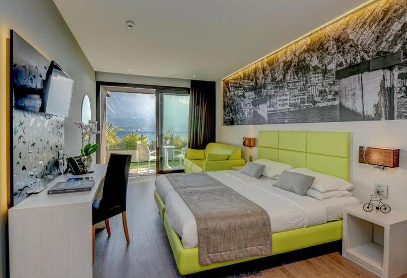 Comfort room with lake view, La Fiorita