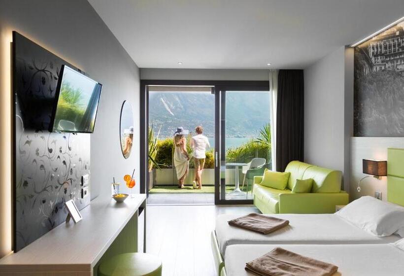 Comfort room with lake view, La Fiorita