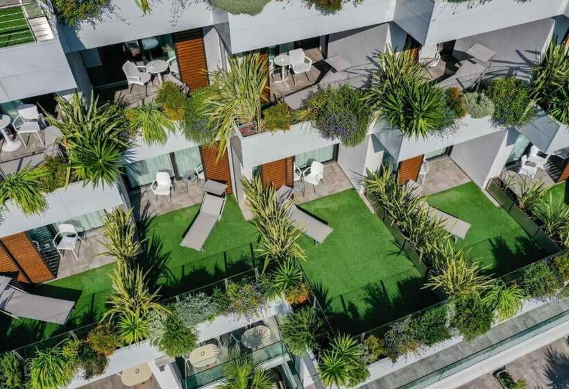 带河湖景观的轻年套房, La Fiorita