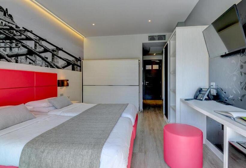 标准间带游泳池, La Fiorita