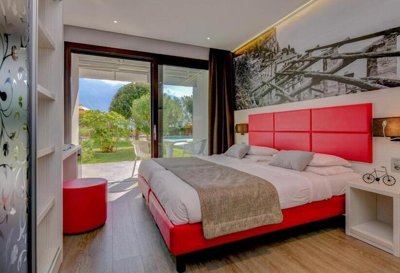 标准间带游泳池, La Fiorita