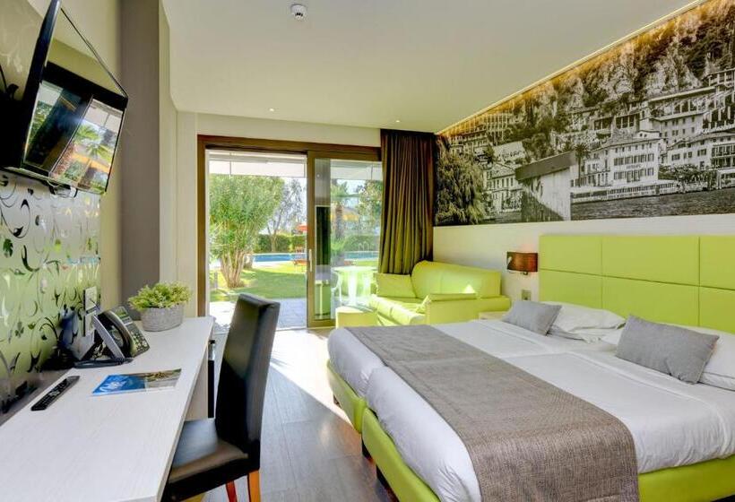 舒适房间带泳池景, La Fiorita