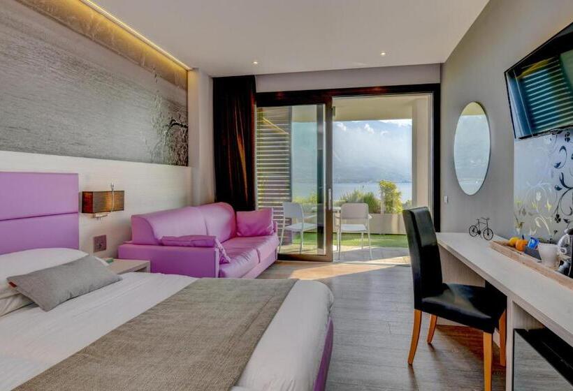 Suite with lake view, La Fiorita