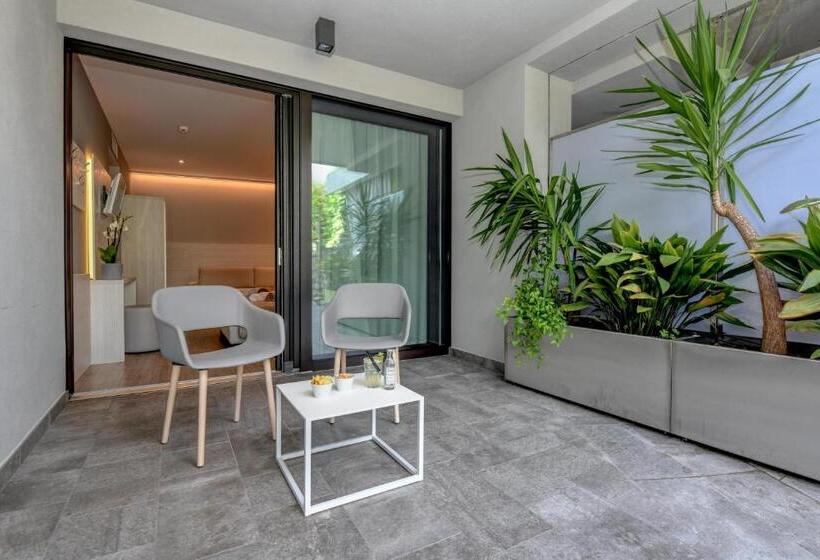 基本间, La Fiorita