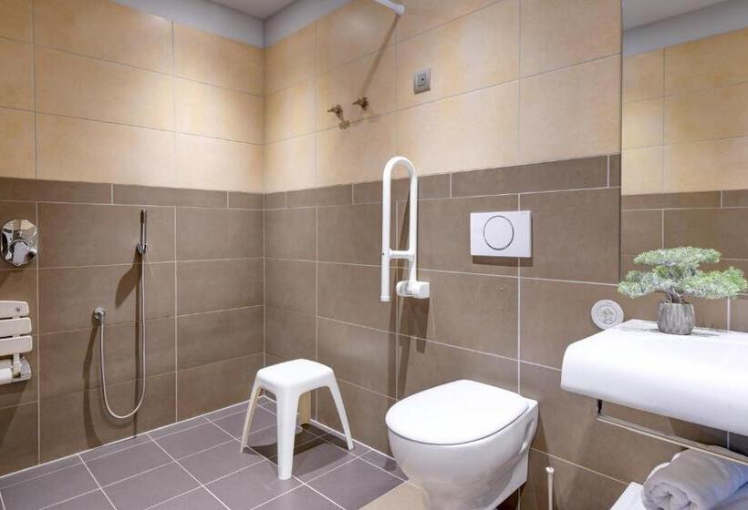 基本间, La Fiorita