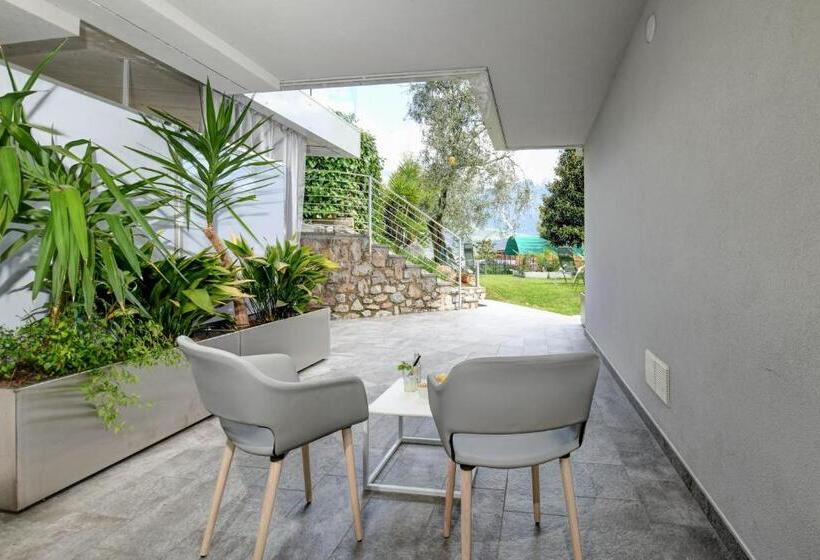 基本间, La Fiorita