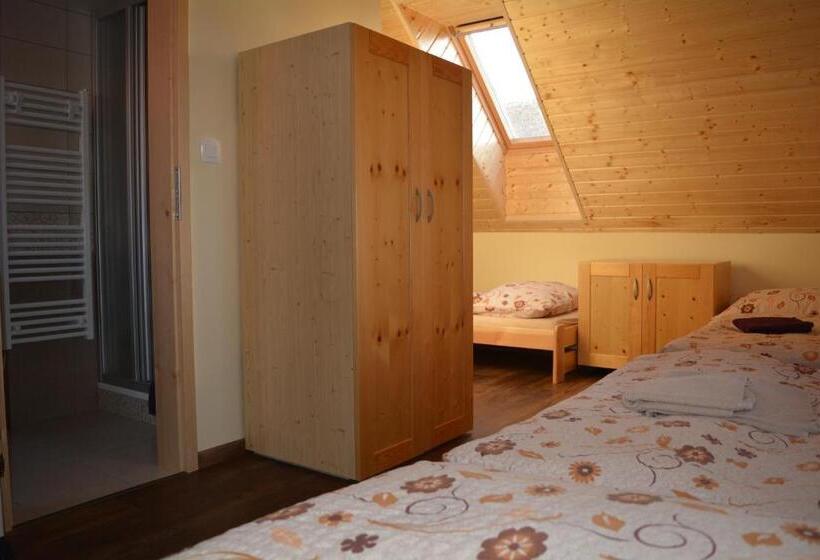 اتاق استاندارد چهار تخته, Penzion Sklep Sv. Urbana