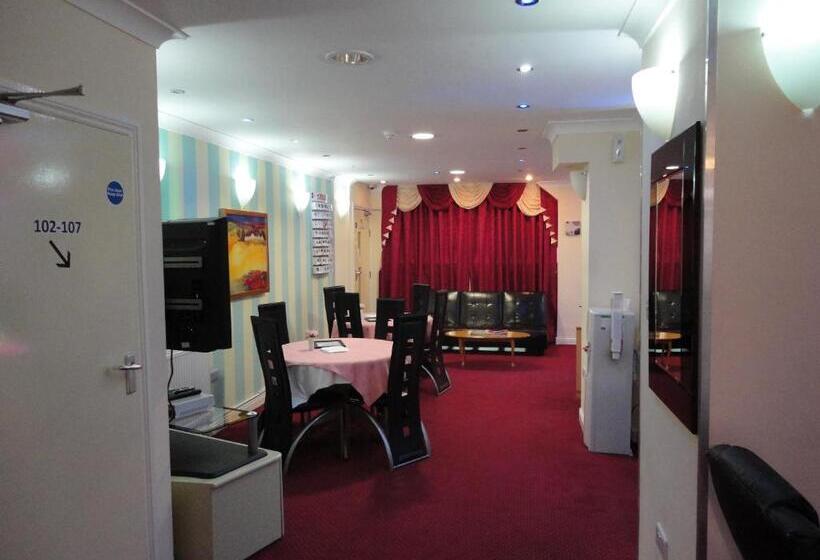 Номер Стандарт Трехместный, City View Hotel Roman Road Market