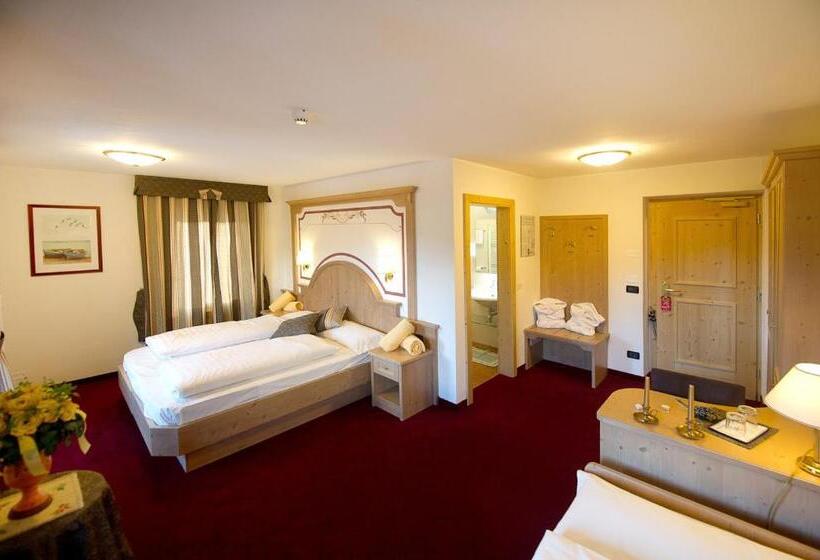 اتاق سوپریور با چشم‌انداز کوهستان, Family & Wellness Hotel Fontana