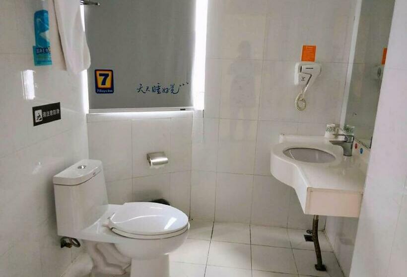 Номер Superior, 7days Inn Hengyang West Lake Park