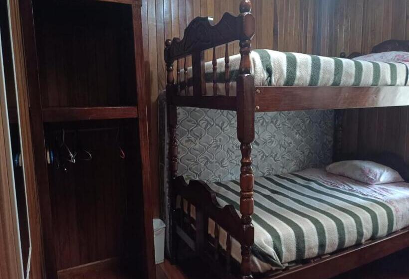 패밀리 룸 공용 욕실, Bell Bird