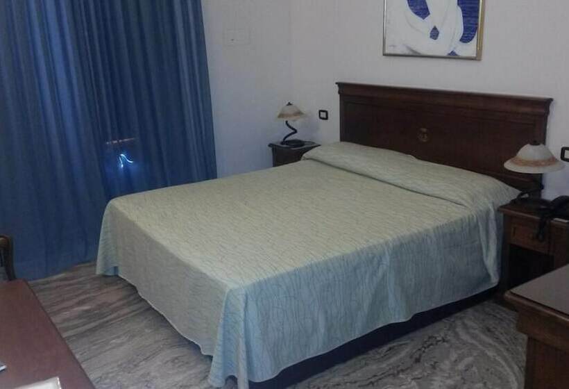 غرفة قياسية, Riviera