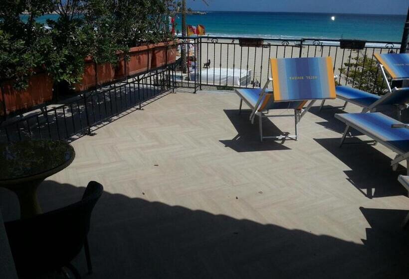 غرفة عائلية, Riviera