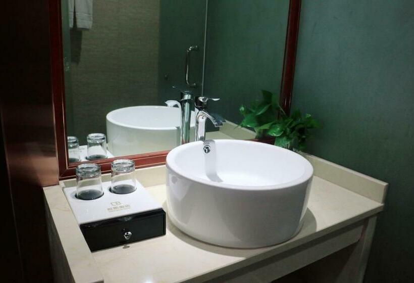 Delüks Oda, Yiwu Luckbear