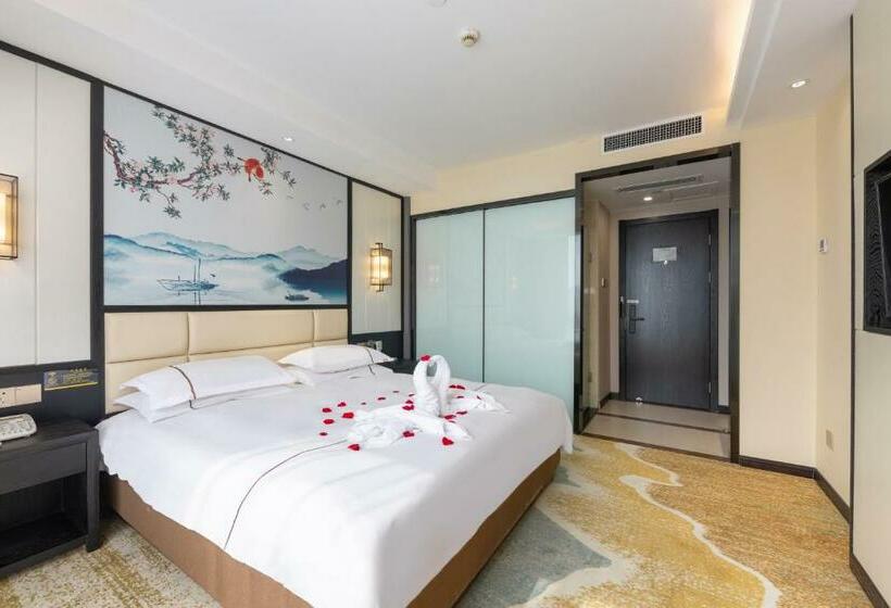 Delüks Oda, Yiwu Luckbear