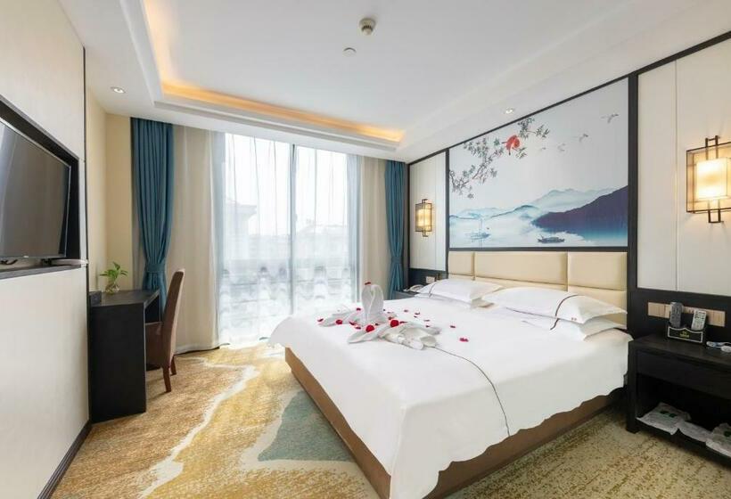 Delüks Oda, Yiwu Luckbear