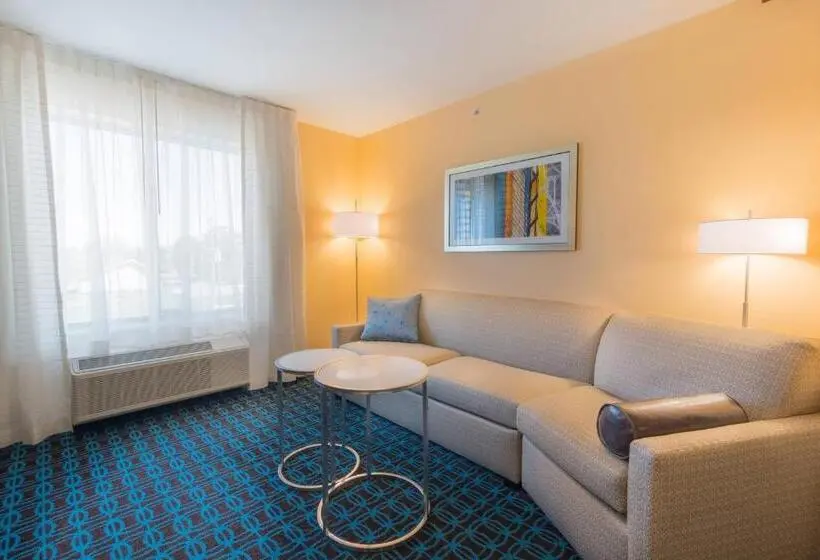 キングサイズベッドのスイートルーム, Fairfield Inn & Suites By Marriott Gaylord