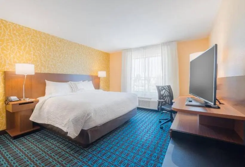 キングサイズベッドのスタンダードルーム, Fairfield Inn & Suites By Marriott Gaylord