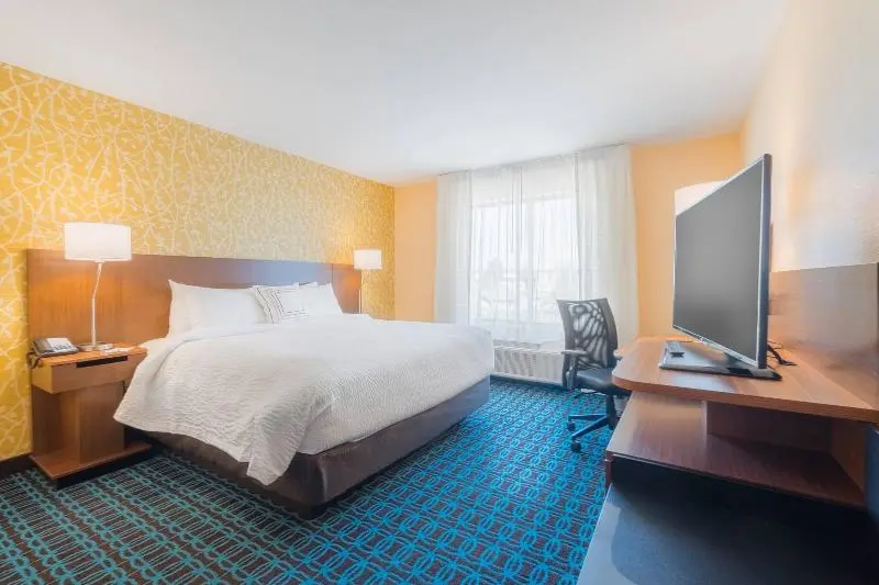 キングサイズベッドのスイートルーム, Fairfield Inn & Suites By Marriott Gaylord
